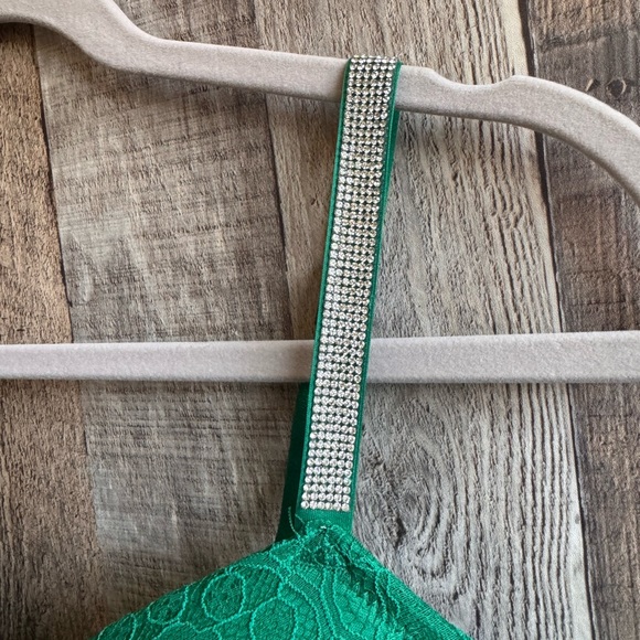 NWT Victoria’s Secret Very Sexy Lace Shine Strap Plunge Push Up Bra 36C - Picture 9 of 9